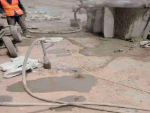 临湘水泥混凝土路面板底注浆技术 路面脱空注浆整治方案