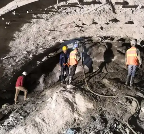 临湘拱顶带模注浆料的施工流程及注意事项